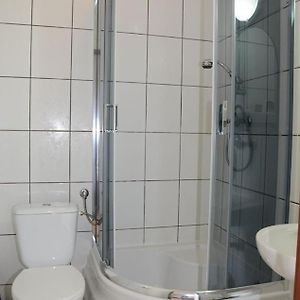 Pokój z dwoma pojedynczymi łóżkami